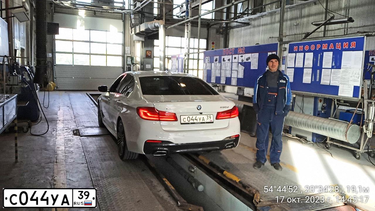 Фото автомобиля BMW SERIE 5, 2019 — госномер К777ТР39. Цвет: Белый