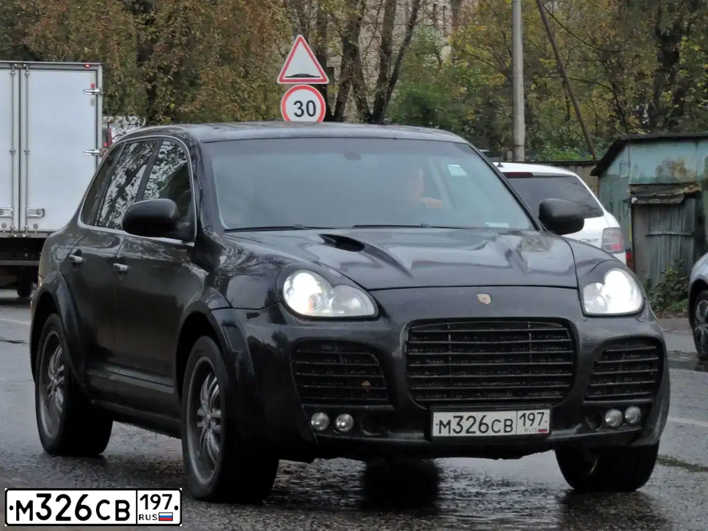 Фото автомобиля PORSCHE CAYENNE, 2004 — госномер К632КА774. Цвет: ЧЕРНЫЙ