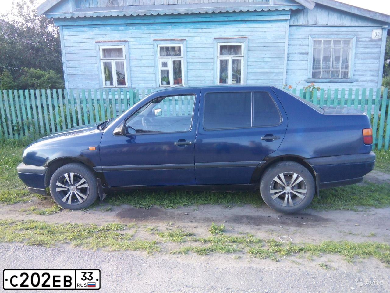 Фото автомобиля VOLKSWAGEN VENTO, 1992 — госномер С202ЕВ33. Цвет: синий