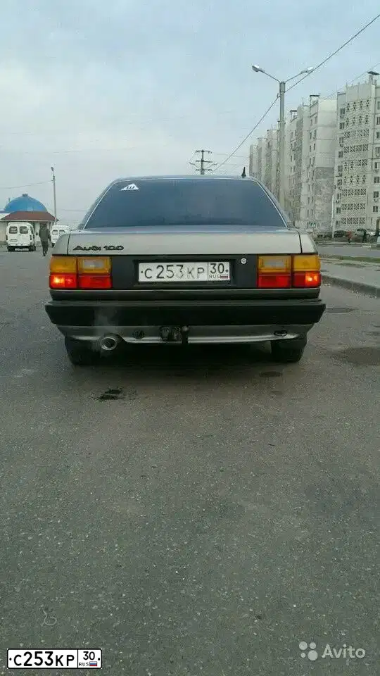 Фото автомобиля AUDI 100, 1989 — госномер С253КР30. Цвет: СВЕТЛО-ЗЕЛЕНЫЙ