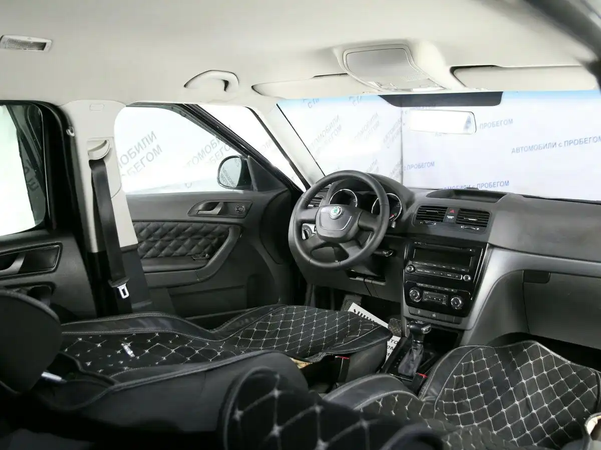 Фото автомобиля SKODA YETI, 2012 — госномер У557УС71. Цвет: ЧЕРНЫЙ