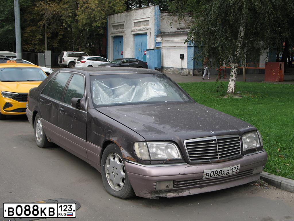 Фото автомобиля MERCEDES S-KLASSE, 1994 — госномер С600СС77. Цвет: ФИОЛЕТОВЫЙ
