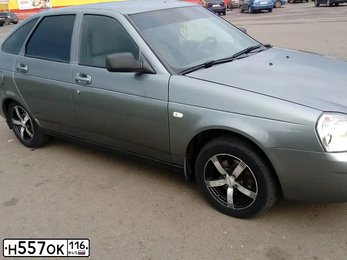 Фото автомобиля LADA 2172 PRIORA, 2011 — госномер Н557ОК116. Цвет: средний серо-зеленый металлик
