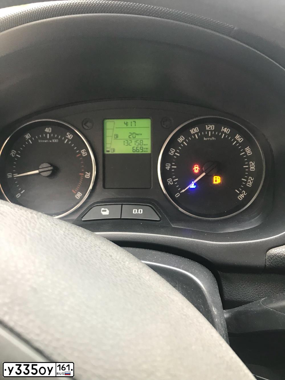 Фото автомобиля SKODA FABIA, 2012 — госномер Е383ОО126. Цвет: Белый