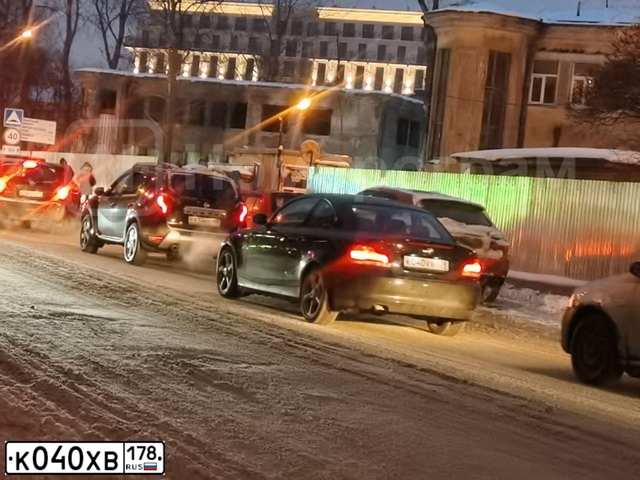 Фото автомобиля BMW W SERIE 1, 2008 — госномер Т238КВ39. Цвет: ЧЕРНЫЙ