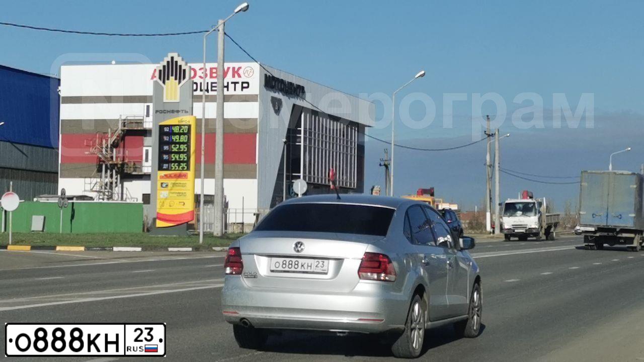 Фото автомобиля CHEVROLET CRUZE, 2010 — госномер Т702КС07. Цвет: СЕРЕБРИСТЫЙ МЕТАЛЛИК