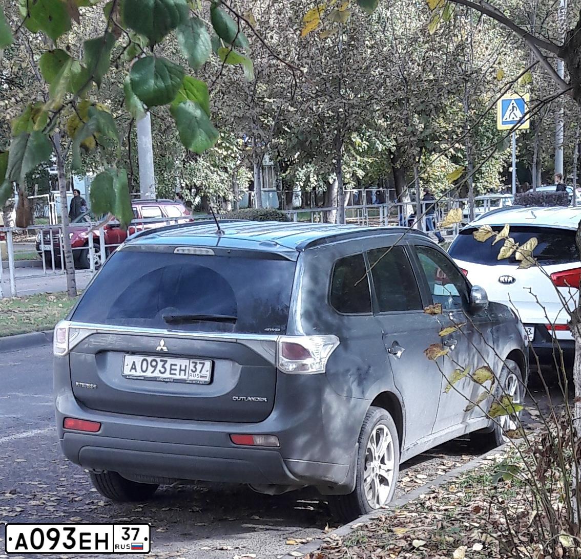 Фото автомобиля MITSUBISHI OUTLANDER, 2013 — госномер М320АВ82. Цвет: СЕРЫЙ