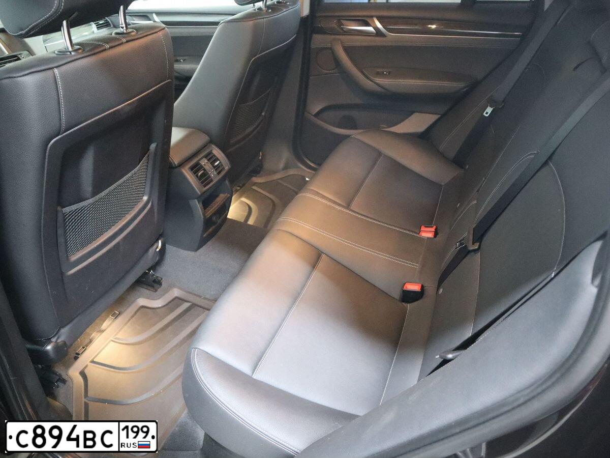 Фото автомобиля MERCEDES-BENZ SLK200, 2011 — госномер О526УМ196. Цвет: СЕРЕБРИСТЫЙ