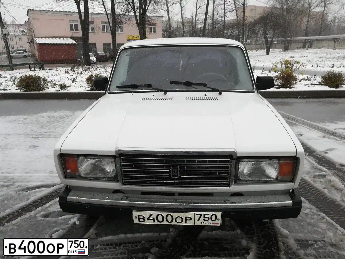 Фото автомобиля LADA 2107 LADA, 2010 — госномер Е915ХВ199. Цвет: БЕЛЫЙ