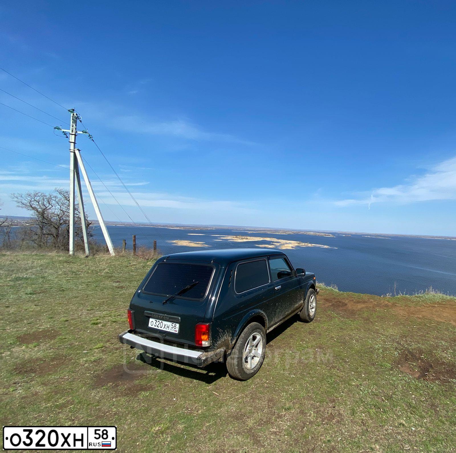 Фото автомобиля LADA 2121 NIVA, 2014 — госномер В052ВУ164. Цвет: Темно-зеленый