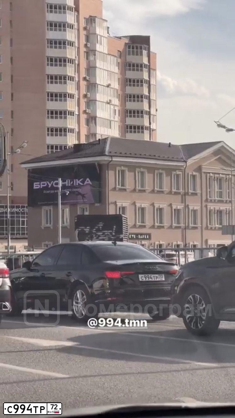 Фото автомобиля AUDI A4, 2018 — госномер С994ТР72. Цвет: ЧЕРНЫЙ