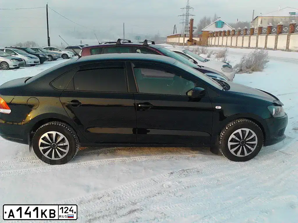 Фото автомобиля VOLKSWAGEN POLO, 2012 — госномер А141КВ124. Цвет: ЧЕРНЫЙ