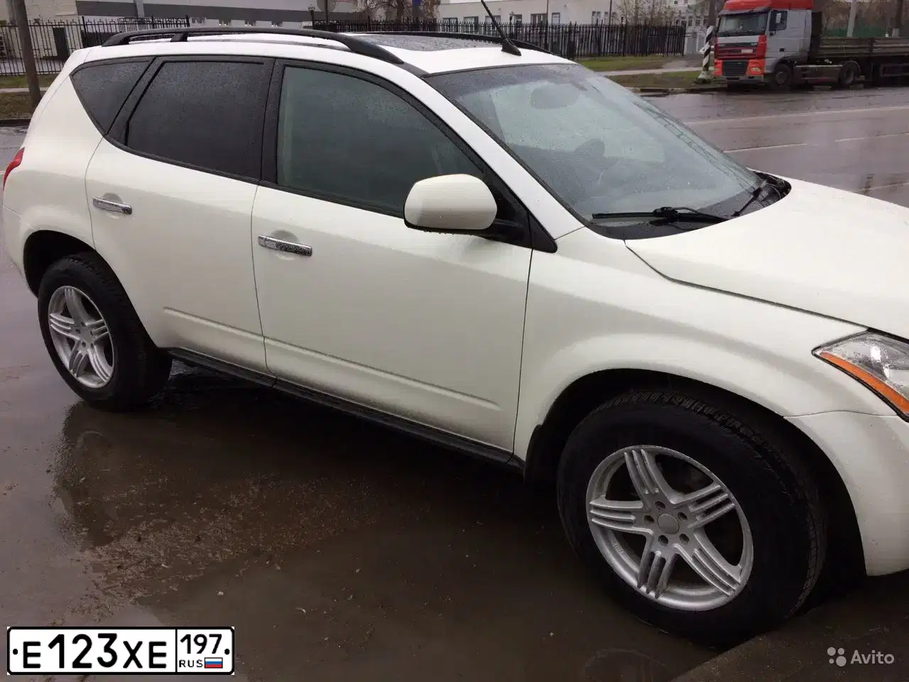 Фото автомобиля NISSAN MURANO, 2003 — госномер Е123ХЕ197. Цвет: БЕЛЫЙ