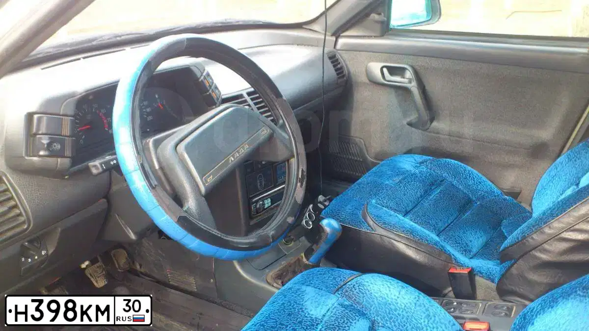 Фото автомобиля LADA 2110, 2002 — госномер Н398КМ30. Цвет: СЕРЕБРИСТЫЙ ЖЕЛТО-ЗЕЛЕНЫЙ