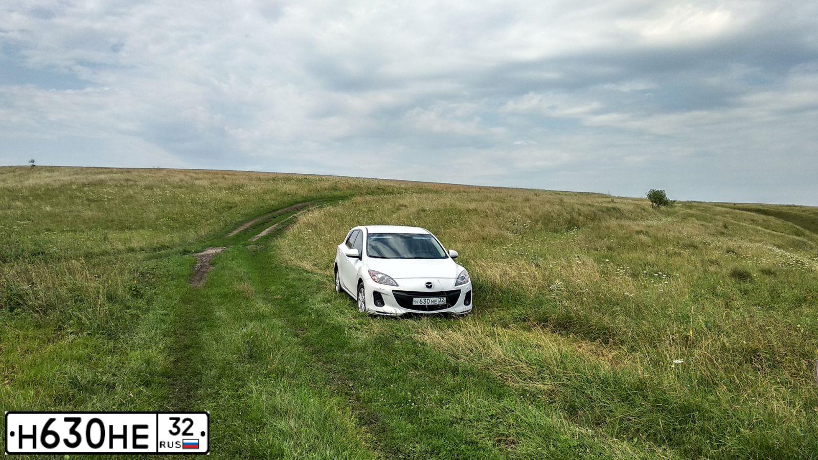 Фото автомобиля MAZDA 3, 2012 — госномер Т222УЕ190. Цвет: Белый