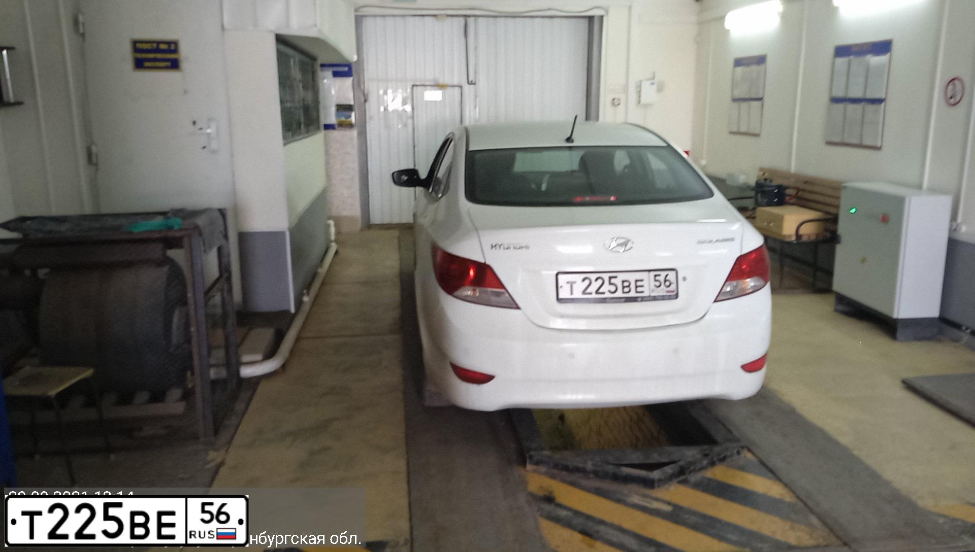 Фото автомобиля HYUNDAI SOLARIS, 2011 — госномер Т225ВЕ56. Цвет: БЕЛЫЙ