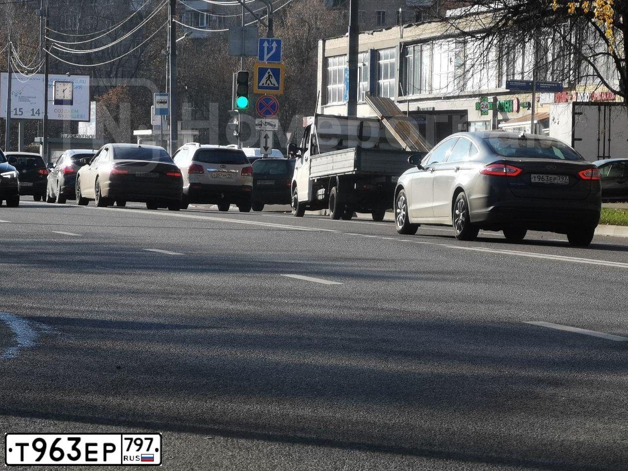 Фото автомобиля FORD MONDEO, 2017 — госномер Х772РУ777. Цвет: СЕРЫЙ