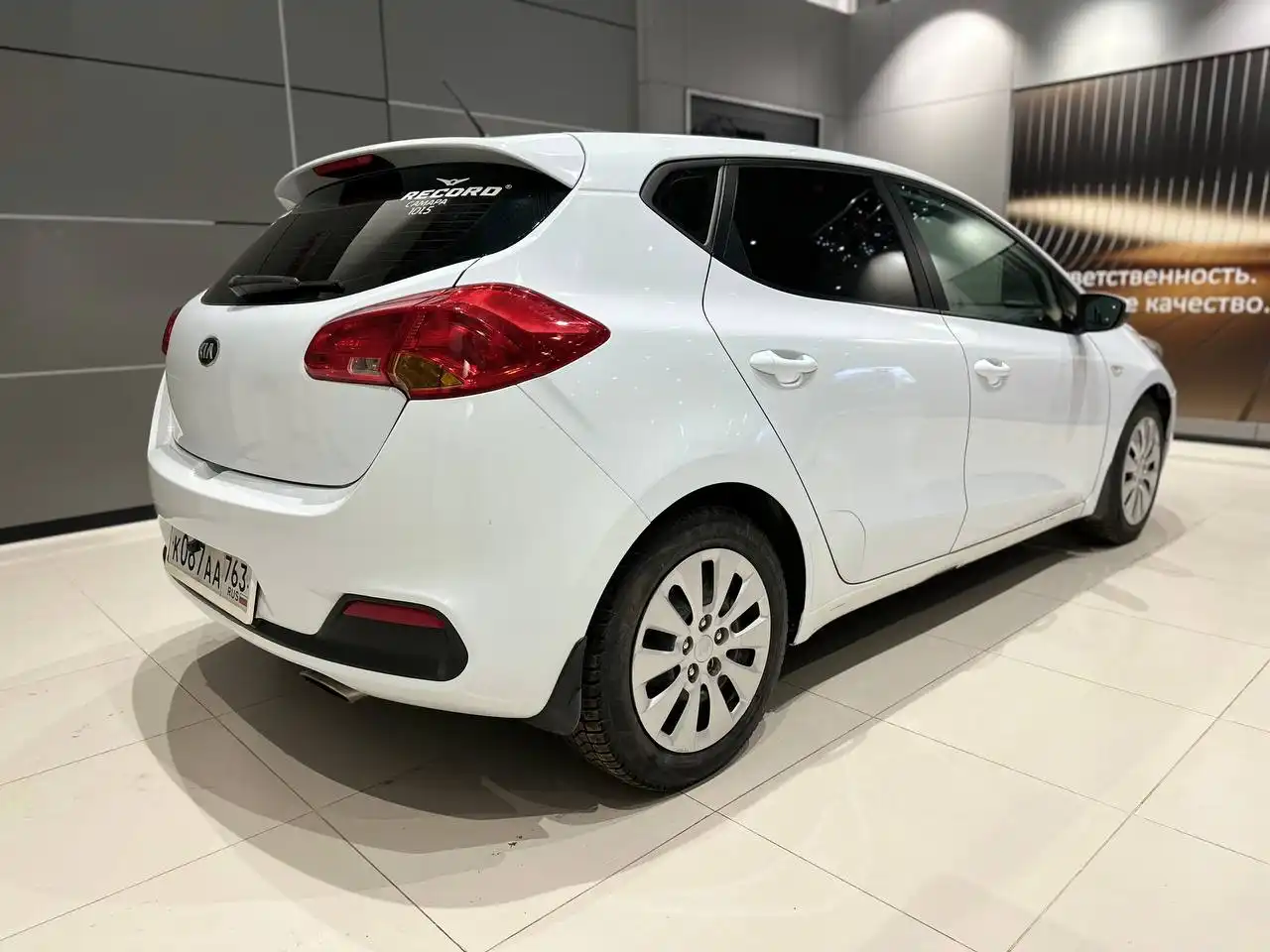 Фото автомобиля KIA CEE'D, 2014 — госномер К067АА763. Цвет: Белый