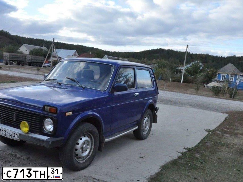 Фото автомобиля LADA 2121 NIVA, 1999 — госномер О985ЕХ31. Цвет: СИНИЙ