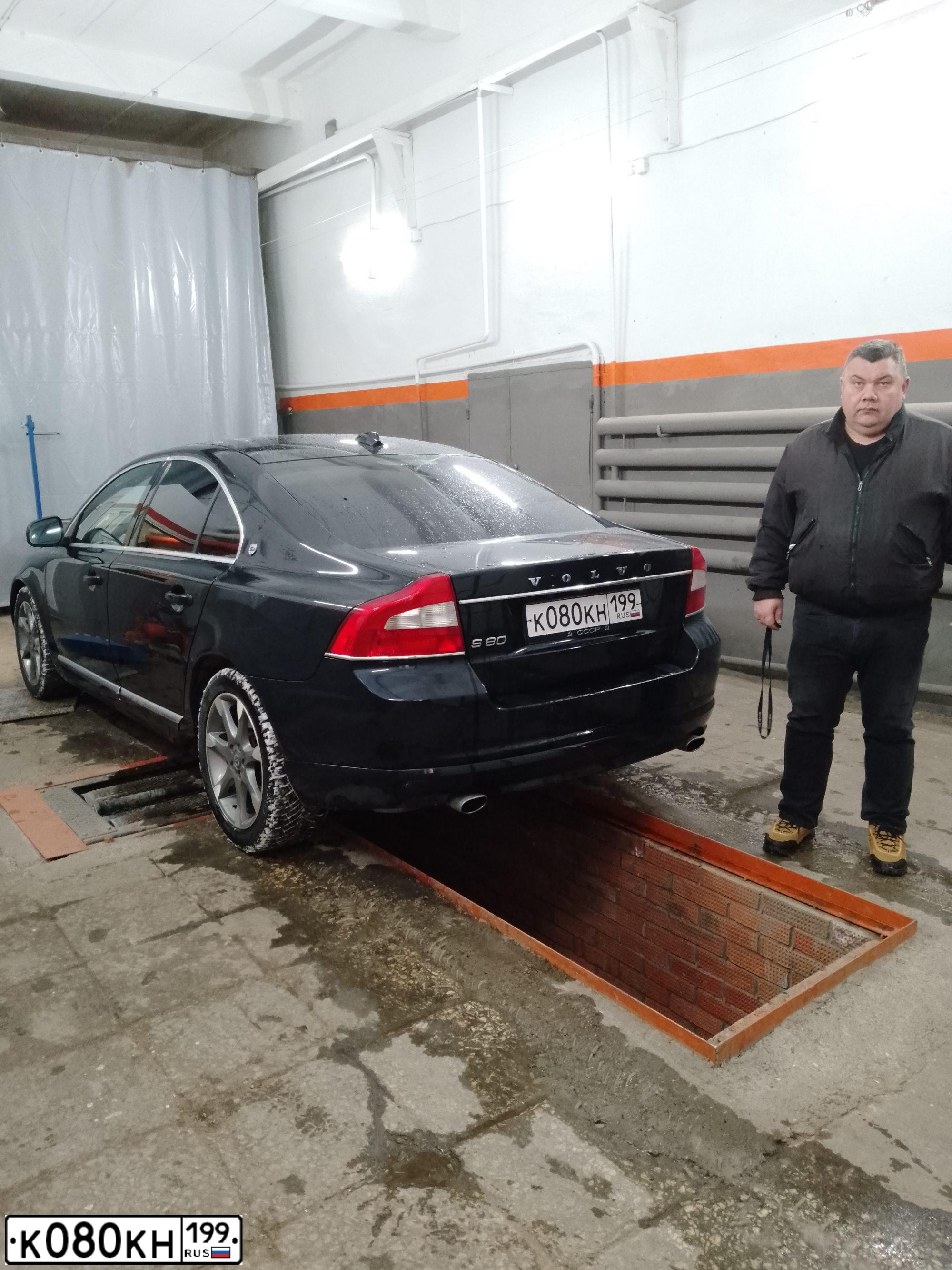 Фото автомобиля VOLVO S80, 2011 — госномер В554РТ18. Цвет: ЧЕРНЫЙ