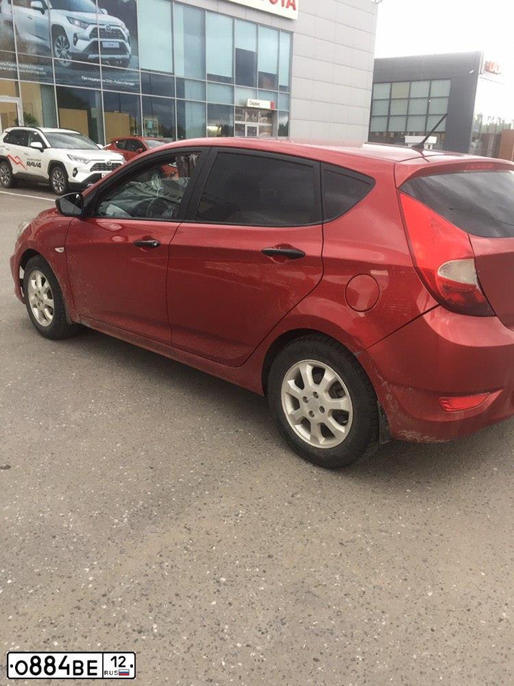 Фото автомобиля HYUNDAI SOLARIS, 2013 — госномер У279СС790. Цвет: КРАСНЫЙ ГРАНАТ