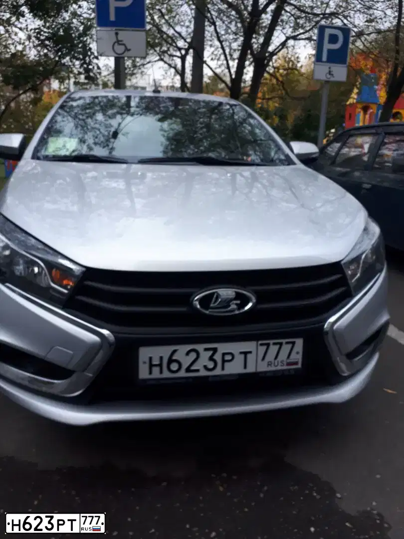 Фото автомобиля LADA VESTA, 2015 — госномер Н623РТ777. Цвет: СЕРЫЙ МЕТАЛЛИК