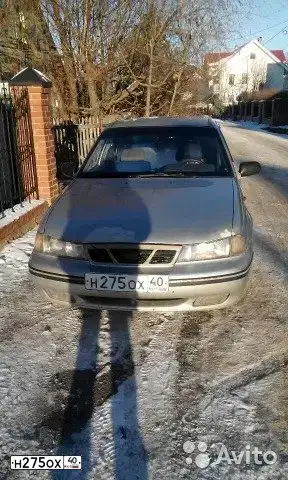 Фото автомобиля DAEWOO O NEXIA, 2005 — госномер А172АХ177. Цвет: Белый