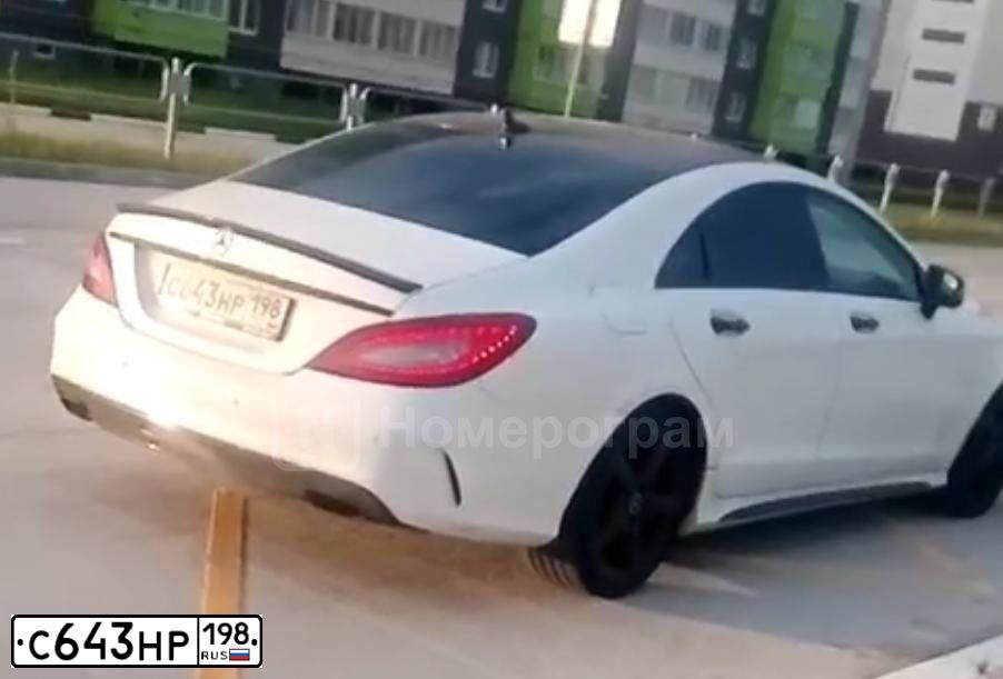 Фото автомобиля MERCEDES CLS-KLASSE, 2014 — госномер С643НР198. Цвет: Белый