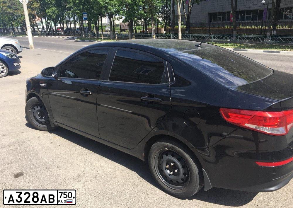 Фото автомобиля KIA RIO, 2016 — госномер А328АВ750. Цвет: ЧЕРНЫЙ
