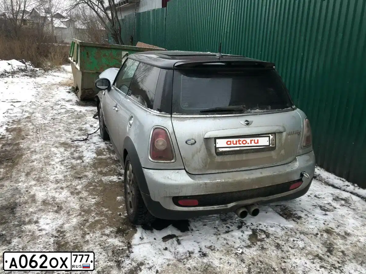 Фото автомобиля MINI МИНИ КУПЕР S, 2008 — госномер А062ОХ777. Цвет: СЕРЫЙ