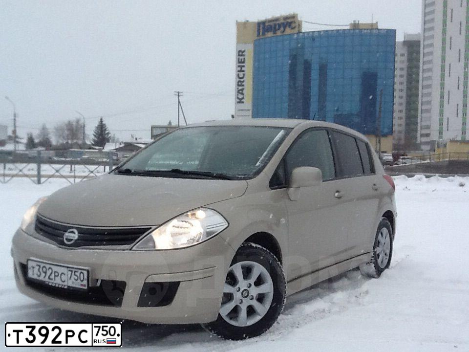 Фото автомобиля NISSAN TIIDA, 2012 — госномер Х247КТ142. Цвет: СВЕТЛО-КОРИЧНЕВЫЙ