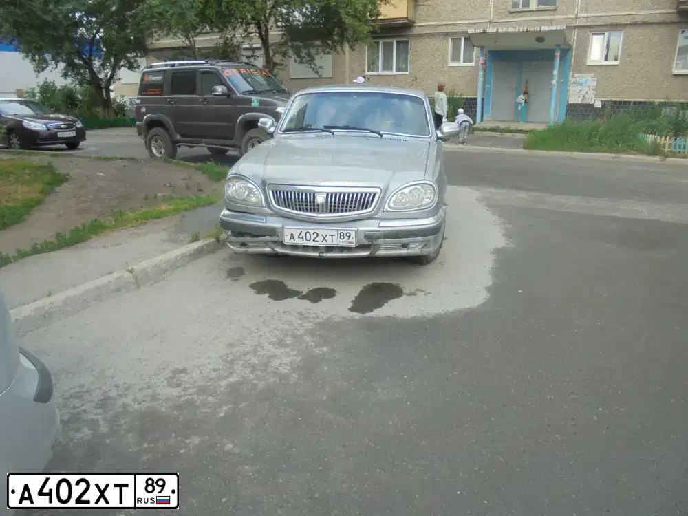 Фото автомобиля GAZ 3110 WOLGA, 2005 — госномер А402ХТ89. Цвет: Серый