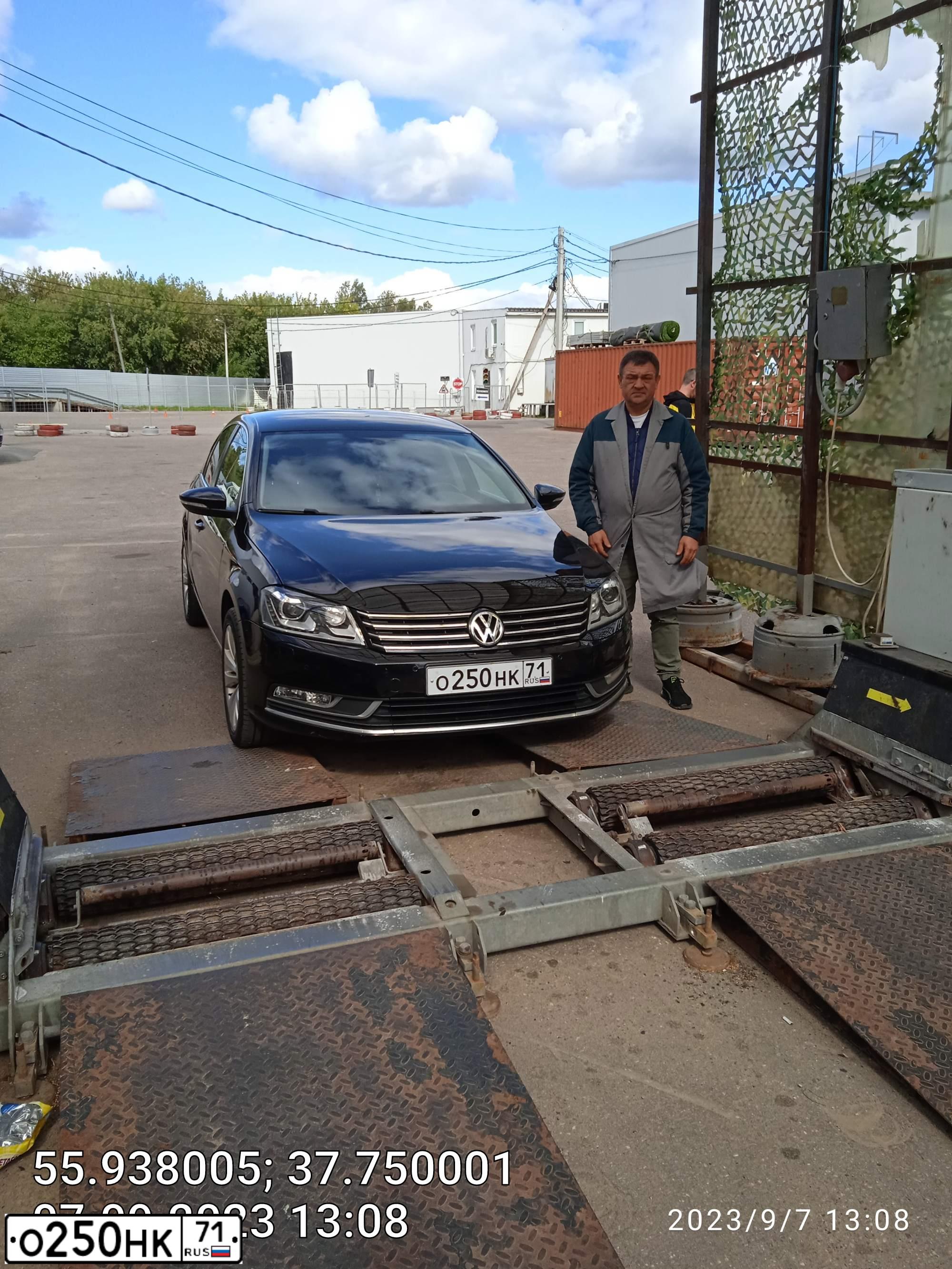 Фото автомобиля VOLKSWAGEN PASSAT, 2013 — госномер О141ВВ777. Цвет: ЧЕРНЫЙ