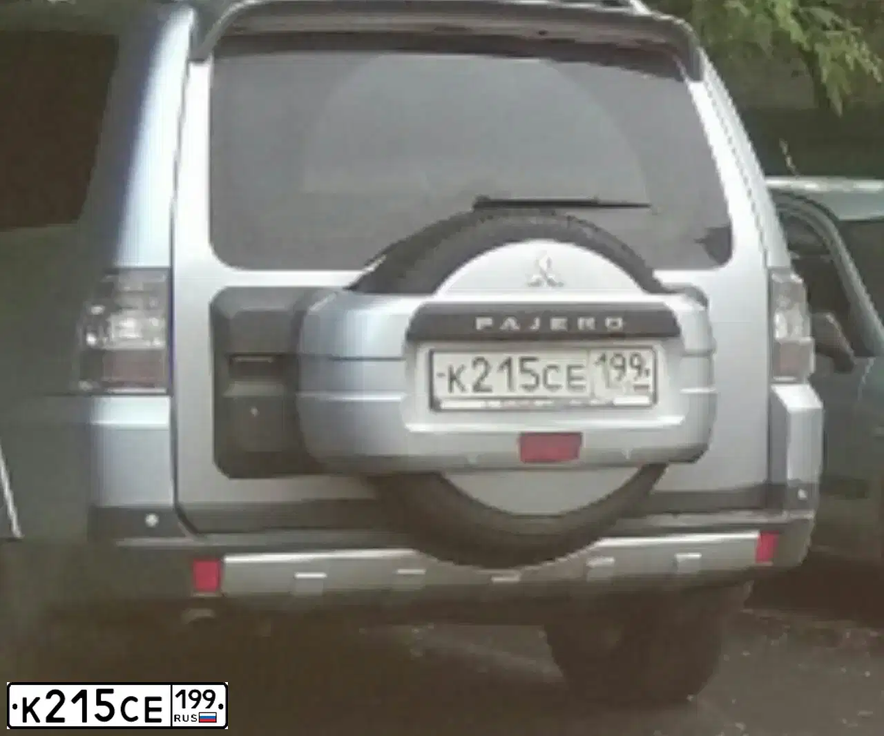 Фото автомобиля MITSUBISHI PAJERO, 2008 — госномер К215СЕ199. Цвет: СЕРЫЙ
