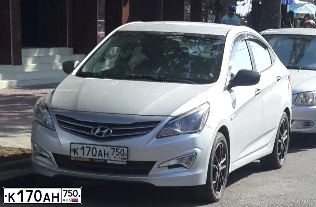 Фото автомобиля HYUNDAI SOLARIS, 2015 — госномер Т353ВТ138. Цвет: СЕРЫЙ