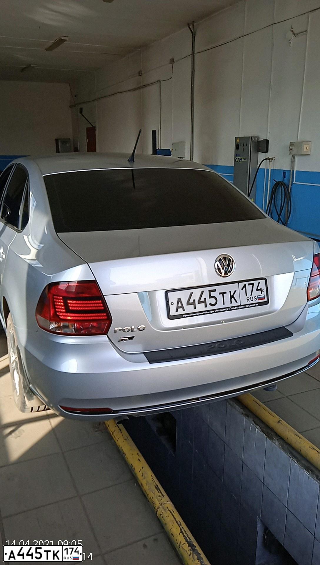 Фото автомобиля VOLKSWAGEN POLO, 2016 — госномер А445ТК174. Цвет: СЕРЕБРИСТЫЙ