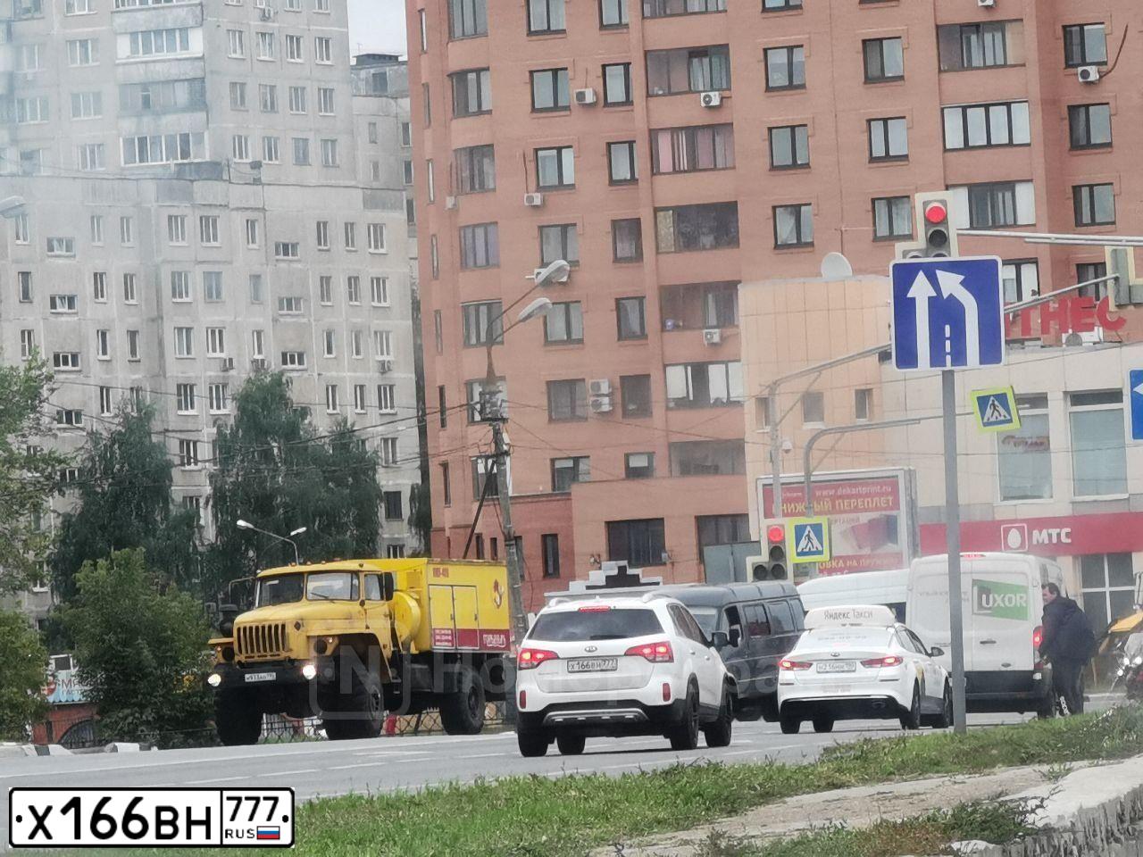 Фото автомобиля KIA SORENTO, 2014 — госномер Х166ВН777. Цвет: БЕЛЫЙ