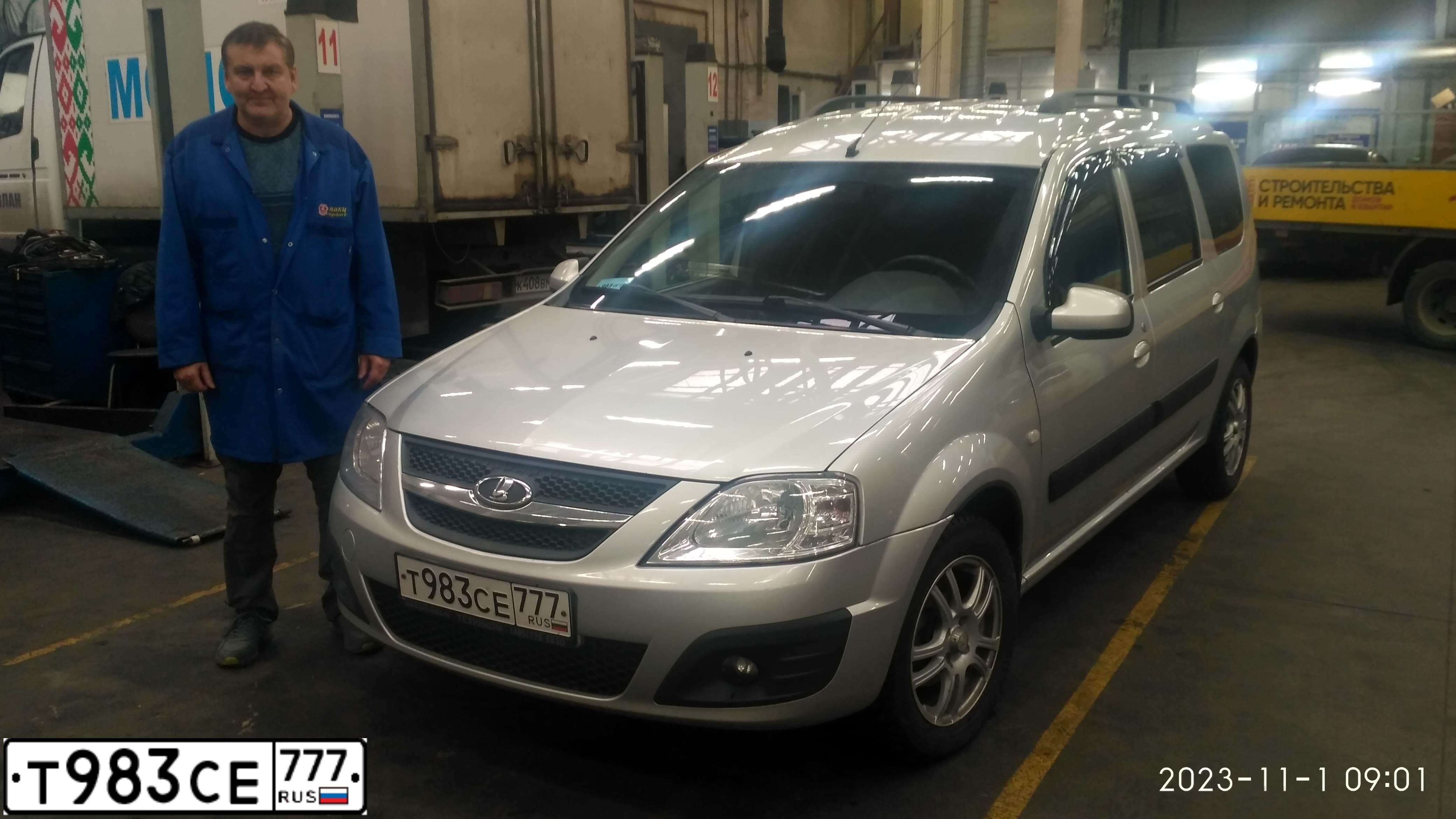 Фото автомобиля LADA LARGUS, 2016 — госномер Т983СЕ777. Цвет: СЕРЕБРИСТЫЙ