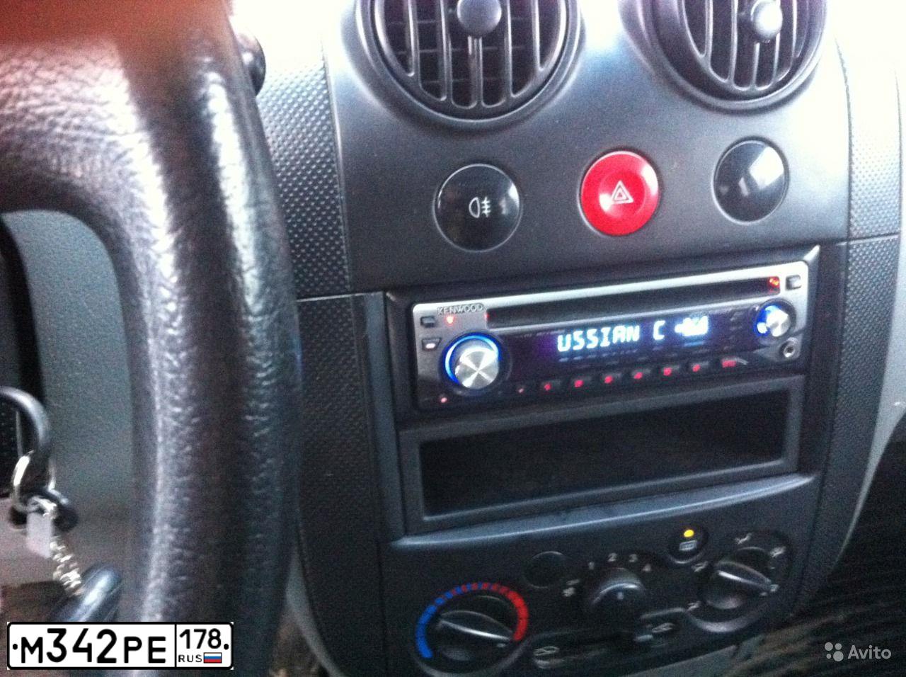 Фото автомобиля CHEVROLET AVEO, 2004 — госномер Х270СВ98. Цвет: СЕРЕБРИСТЫЙ