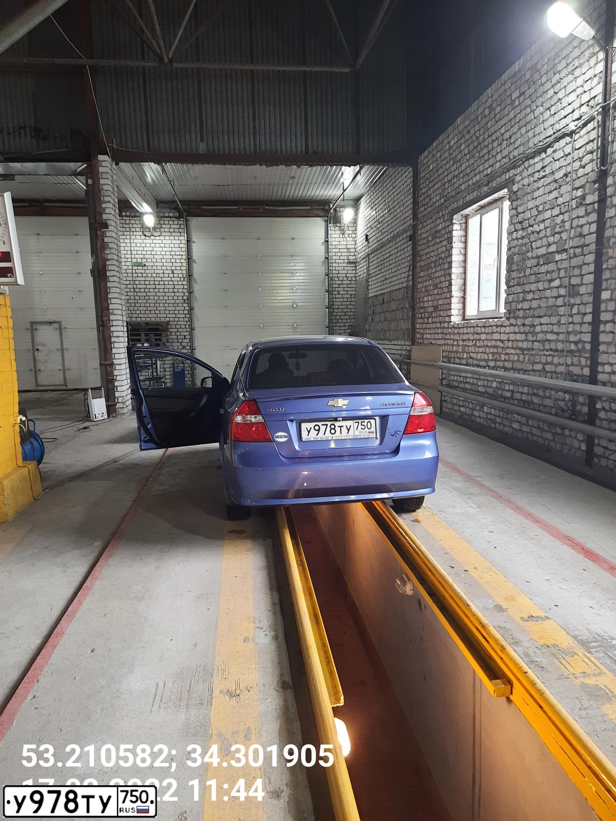 Фото автомобиля CHEVROLET AVEO, 2008 — госномер У978ТУ750. Цвет: синий