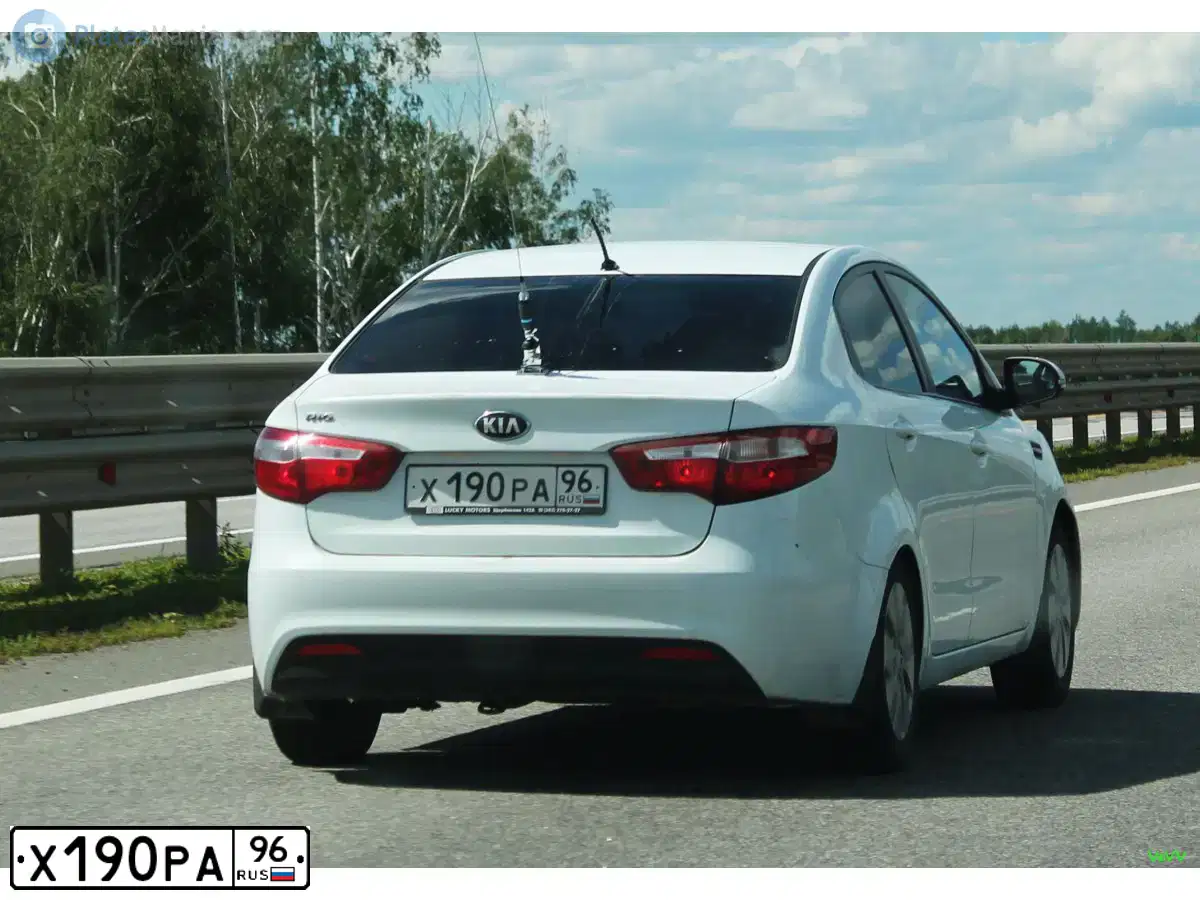 Фото автомобиля KIA RIO, 2013 — госномер Н675АУ193. Цвет: Белый
