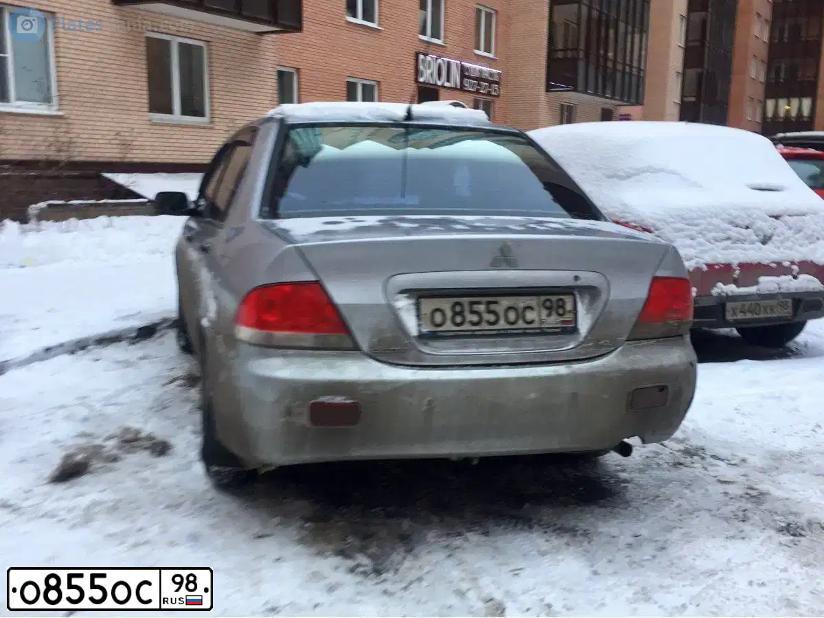 Фото автомобиля MITSUBISHI LANCER, 2004 — госномер О855ОС98. Цвет: Серебристый