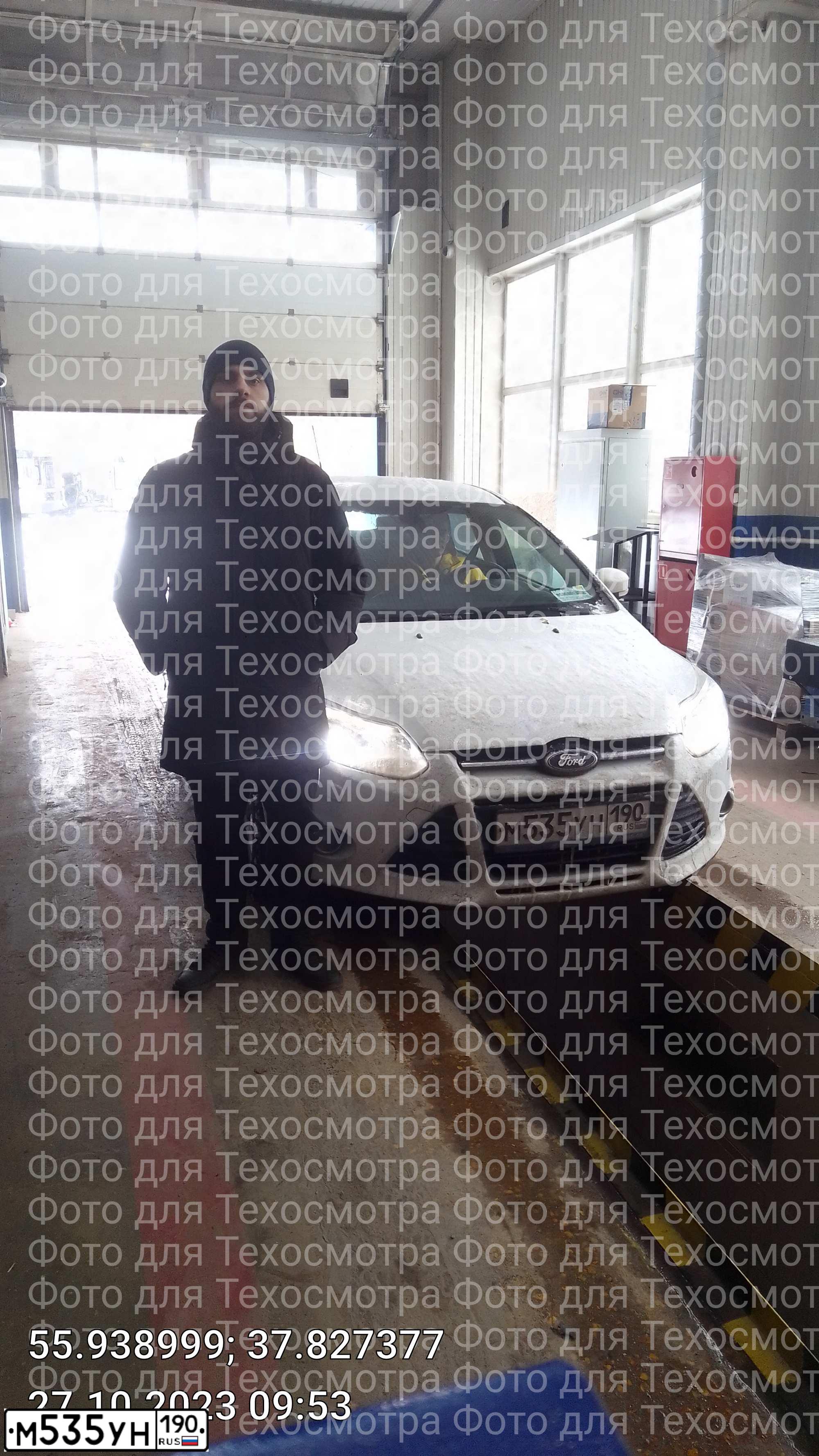 Фото автомобиля FORD FOCUS, 2012 — госномер Х468ВВ250. Цвет: Белый