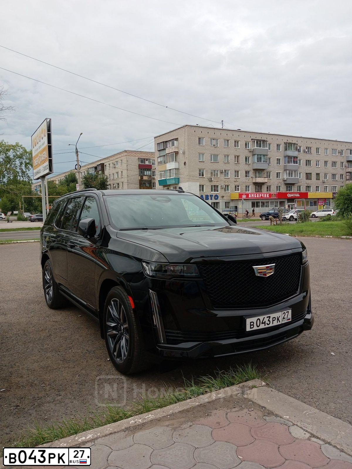 Фото автомобиля TOYOTA LANDCRUISER 200, 2018 — госномер В043РК27. Цвет: ЧЕРНЫЙ