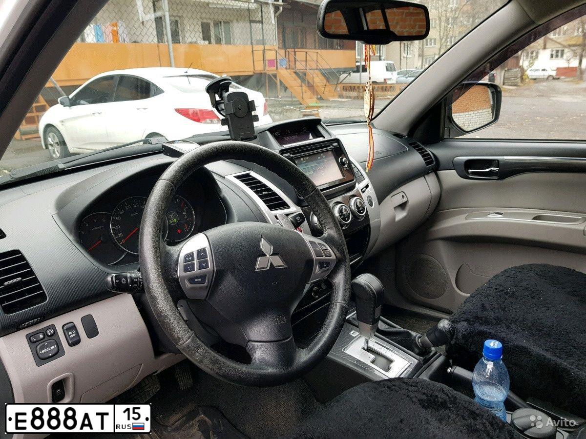 Фото автомобиля MITSUBISHI PAJERO SPORT, 2008 — госномер Е888АТ15. Цвет: Серебристый