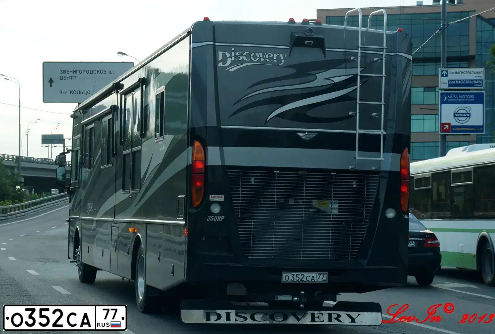 Фото автомобиля FLEETWOOD DISCOVERY, 2008 — госномер Т777ТТ154. Цвет: Серый