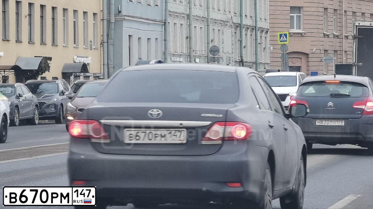 Фото автомобиля TOYOTA COROLLA, 2011 — госномер В670РМ147. Цвет: Серый
