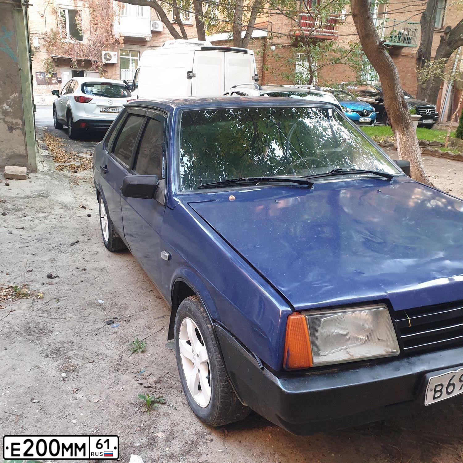 Фото автомобиля CITROEN C4, 2010 — госномер Е353ЕХ761. Цвет: Красный