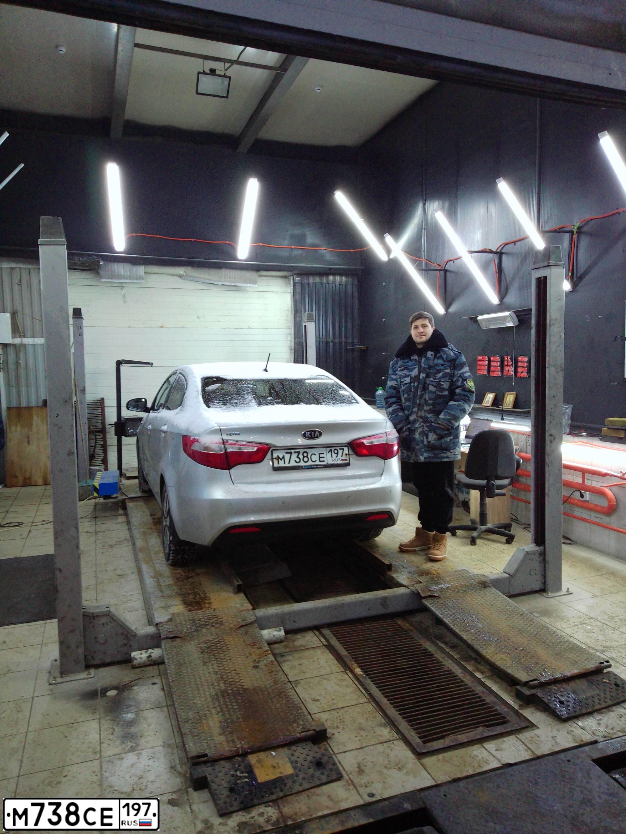 Фото автомобиля KIA RIO, 2012 — госномер М738СЕ197. Цвет: СЕРЕБРИСТЫЙ