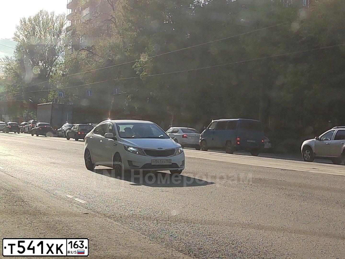 Фото автомобиля VOLKSWAGEN TOUAREG, 2005 — госномер Е323СВ156